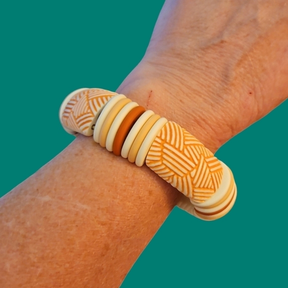 VTG AVON 1988 Sirroco Ethnic Acrylic Chunky Stretch Bracelet - Picture 1 of 4